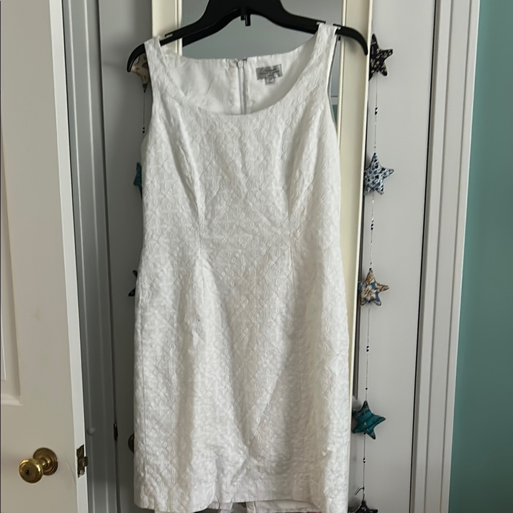 Elegant White Sleeveless Dress by Tahari 6P